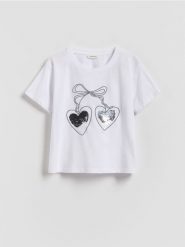 T-shirt z cekinową aplikacją - złamana biel. Koszulki dziewczęce Reserved, z aplikacjami, z bawełny, bez ramiączek. Za 39.99 zł.