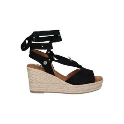 Eleganckie Czarne Skórzane Sandały dla Kobiet - Rozmiar 40. Czarne sandały damskie XTI, bez wzorów, bez obcasa, na koturnie. Za 201.99 zł.