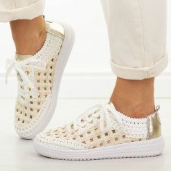 Białe koronkowe półbuty damskie DiA 5951. Białe półbuty damskie DiA, bez wzorów, z jeansu, casualowe, bez obcasa, na płaskiej podeszwie. Za 249.00 zł.