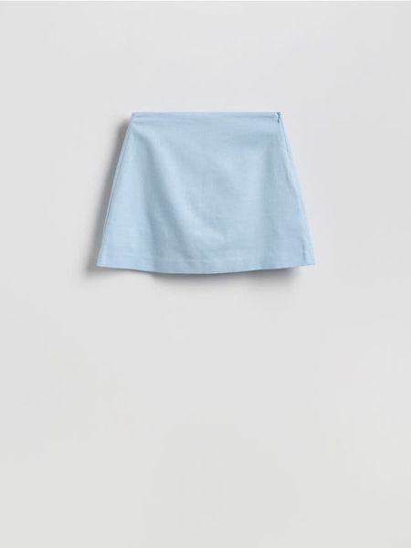 Spódnico-szorty z lnem - jasnoniebieski. Niebieskie szorty damskie Reserved, bez wzorów, z wiskozy. Za 99.99 zł.