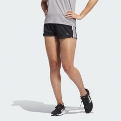 Szorty z dzianiny damskie w 3 paski adidas Pacer. Białe szorty damskie Adidas, bez wzorów, z dzianiny, sportowe. Za 103.99 zł.
