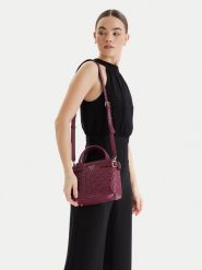 Guess Torebka Paisleigh HWQG98 83050 Bordowy. Czerwone torebki klasyczne damskie Guess, z aplikacjami, ze skóry, bez dodatków. Za 589.99 zł.