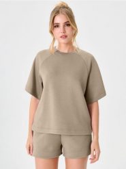 Bluza z krótkim rękawem soft touch - beżowy. Brązowe bluzy bez kaptura damskie Sinsay, l, z dzianiny. Za 39.99 zł.