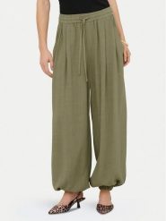 ONLY Spodnie materiałowe Siesta 15373197 Khaki Regular Fit. Brązowe spodnie materiałowe damskie Only, bez wzorów, z materiału. Za 152.99 zł.