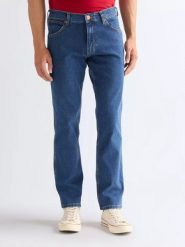 MĘSKIE SPODNIE WRANGLER GREENSBORO BLUE TOMORROW 112338770. Niebieskie spodnie materiałowe męskie Wrangler, bez wzorów, z jeansu. Za 239.99 zł.