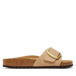 Klapki Birkenstock. Brązowe klapki damskie Birkenstock, bez wzorów, bez obcasa. Za 539.99 zł.
