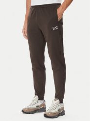 EA7 Emporio Armani Spodnie dresowe 8NPP66 PJVRZ U6027 Brązowy ciemny Regular Fit. Brązowe spodnie dresowe męskie EA7 Emporio Armani, bez wzorów, z dresówki. Za 399.99 zł.