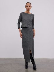 BGN Bluzka w kolorze szarym rozmiar: 34. Szare bluzki damskie BGN, bez wzorów, ze skóry, bez kołnierzyka, bez ramiączek. Za 86.99 zł.