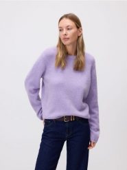 Sweter z dodatkiem wełny - lawendowy. Fioletowe swetry klasyczne damskie Reserved, l, z dzianiny, bez kołnierzyka. Za 149.99 zł.