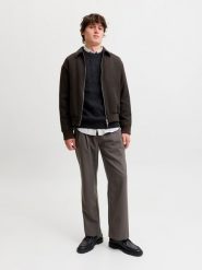 Jack & Jones Sweter w kolorze czarnym rozmiar: M. Czarne swetry męskie Jack & Jones, m, bez wzorów, z bawełny, bez kołnierzyka. Za 119.95 zł.