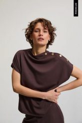 Bluza z dodatkiem modalu brązowa. Brązowe bluzy bez kaptura damskie MOODO, l, z elastanu. Za 99.99 zł.