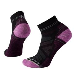 Skarpety trekkingowe Smartwool Hike Light Cushion Ankle. Czarne skarpetki męskie Smartwool, bez wzorów, z wełny. Za 85.99 zł.