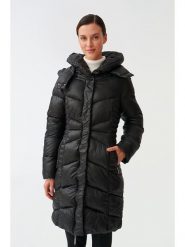 TATUUM Płaszcz pikowany w kolorze czarnym rozmiar: 40. Czarne płaszcze damskie Tatuum, bez wzorów. Za 401.25 zł.