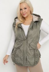 Zielona Kamizelka Pikowana z Ozdobnymi Kieszonkami z Kapturem Embia. Zielone kamizelki damskie Born2be, plus size, z jeansu. Za 189.99 zł.