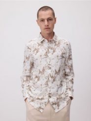 Koszula slim fit z domieszką lnu - beżowy. Brązowe koszule męskie Reserved, l, bez wzorów, z wiskozy, bez kołnierzyka, bez ramiączek. W wyprzedaży za 89.99 zł.