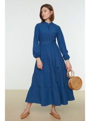 Trendyol Sukienka w kolorze granatowym rozmiar: 36. Niebieskie sukienki damskie Trendyol, bez wzorów, bez kołnierzyka, bez ramiączek, midi. Za 118.45 zł.