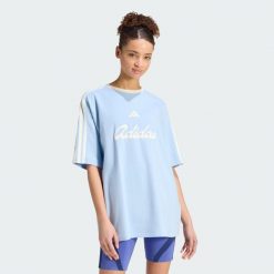 LUŹNA KOSZULKA LUX TIRO Z GRAFIKĄ. Czerwone t-shirty damskie Adidas, m, bez wzorów, z bawełny, bez kołnierzyka. Za 199.00 zł.