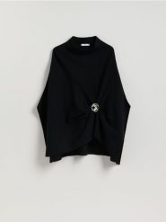 Sweter ponczo - czarny. Czarne swetry klasyczne damskie Reserved, l, z dzianiny, bez kołnierzyka. Za 199.99 zł.