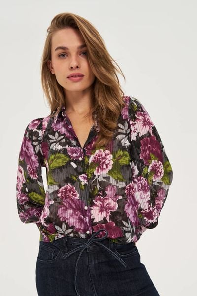 Koszula w kwiaty z bufiastymi rękawami czarna. Czarne koszule damskie MOODO, l, bez wzorów, z poliesteru, bez kołnierzyka, bez ramiączek. Za 119.99 zł.