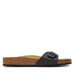 Klapki Birkenstock. Czarne klapki damskie Birkenstock, bez wzorów, bez obcasa. Za 289.99 zł.