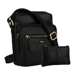 Skórzana torebka męska w czarnym kolorze zawieszona na pasku. W zestawie saszetka na klucze PTN 710E-OPU Peterson. Czarne saszetki męskie Peterson, ze skóry. Za 169.99 zł.