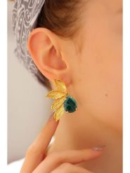 Pierres delicates Pozłacane kolczyki-wkrętki z malachitami rozmiar: onesize. Żółte kolczyki damskie Pierres delicates, z malachitem, pozłacane. Za 86.99 zł.