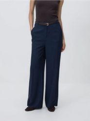 Spodnie z modalem - granatowy. Niebieskie spodnie materiałowe damskie Reserved, bez wzorów, z tkaniny. Za 139.99 zł.