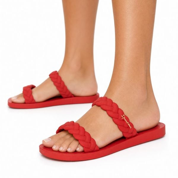 Klapki damskie Ipanema 26826 FEVER SLIDE FEM. Czerwone klapki damskie Ipanema, bez wzorów, z materiału, bez obcasa. Za 59.00 zł.