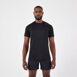 Koszulka do biegania męska Kiprun Run 500 Comfort. Czarne t-shirty sportowe męskie KIPRUN, l, z materiału, bez ramiączek, do biegania. Za 89.99 zł.