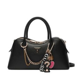 Torebka Guess. Czarne torebki klasyczne damskie Guess, z aplikacjami, bez dodatków. Za 639.99 zł.