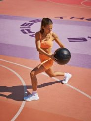 4F Biustonosz treningowy bezszwowy z niskim wsparciem z materiałów z recyklingu damski 4F x Anna Lewandowska M/L. Brązowe biustonosze sportowe damskie 4f, bez wzorów, z dzianiny. W wyprzedaży za 59.99 zł.