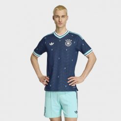 Koszulka wyjazdowa Niemcy 26 Authentic. Niebieskie t-shirty sportowe męskie Adidas, bez ramiączek, do piłki nożnej, climacool (adidas). Za 649.00 zł.