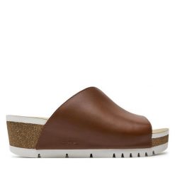 Klapki Josef Seibel. Brązowe klapki damskie Josef Seibel, bez wzorów, bez obcasa. Za 389.99 zł.