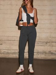 Milan Kiss Spodnie dresowe w kolorze antracytowym rozmiar: M. Czarne spodnie dresowe damskie Milan Kiss, m, bez wzorów, z dresówki. Za 178.37 zł.