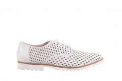 Półbuty Bayla-018 1133-221 White Silver 018505, Biały/Srebrny, Skóra naturalna - 36. Białe półbuty damskie Bayla, w ażurowe wzory, ze skóry, bez obcasa. W wyprzedaży za 89.10 zł.