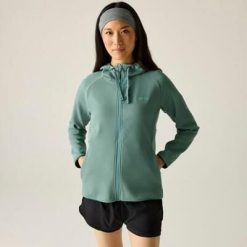 Damska bluza polarowa Nayna z kapturem i zamkiem błyskawicznym. Zielone bluzy z kapturem damskie Regatta, z bawełny. W wyprzedaży za 229.99 zł.