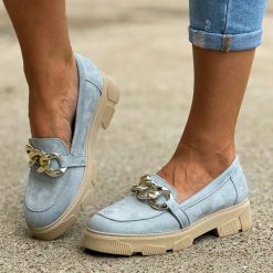Niebieskie zamszowe Polskie mokasyny damskie, loafersy ze złotym łańcu. Niebieskie mokasyny damskie Deoni, z zamszu. Za 279.00 zł.