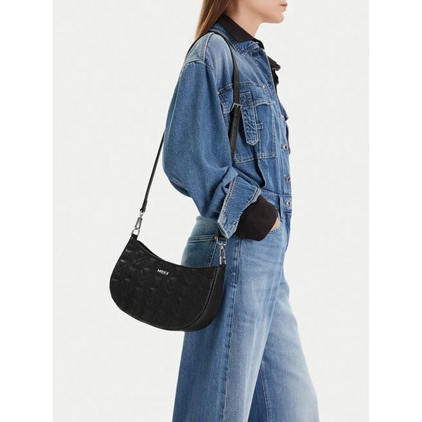 Torebka MEXX. Czarne listonoszki damskie Mexx, bez wzorów, bez dodatków. Za 169.99 zł.