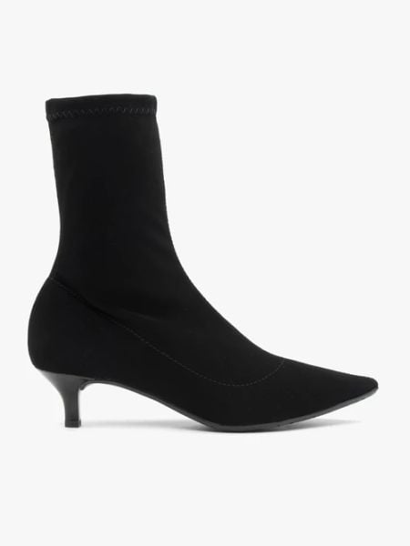 Czarne botki skarpetowe na niskim obcasie. Czarne botki damskie Brawo sp. z o.o., z nubiku, bez obcasa, na obcasie, bez zapięcia. Za 399.99 zł.