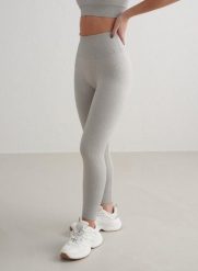 Damskie legginsy prążkowane, bezszwowe, wysoki stan, squat proof, petite szare. Szare legginsy damskie Aim'n, s, bez wzorów, z dzianiny. Za 152.40 zł.
