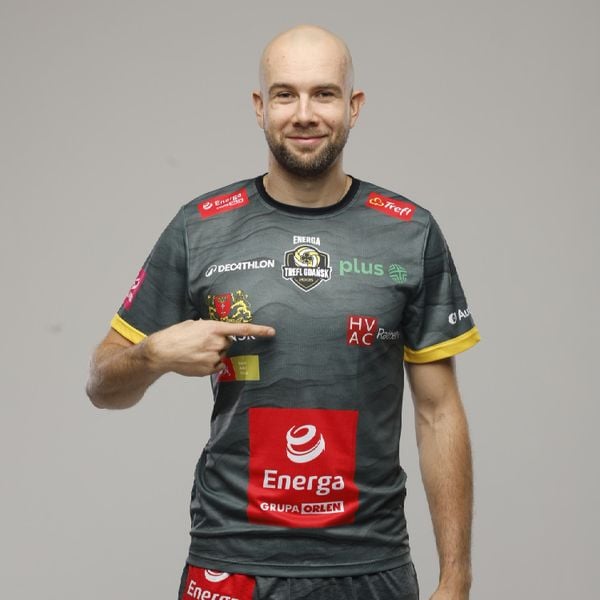 Koszulka Trefl Gdańsk SR Wyjazd 25/26. T-shirty damskie Decathlon, l, bez wzorów, bez kołnierzyka. Za 149.99 zł.