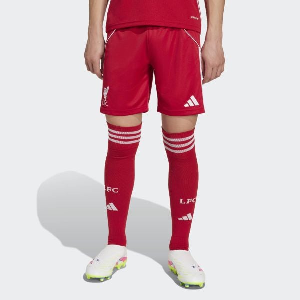 Spodenki podstawowe Liverpool FC 25/26. Czerwone szorty męskie Adidas, bez wzorów, sportowe. Za 179.00 zł.