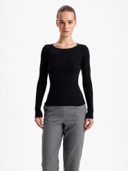 BGN Sweter w kolorze czarnym rozmiar: 40. Czarne swetry klasyczne damskie BGN, bez kołnierzyka. Za 92.21 zł.
