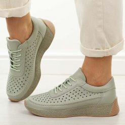 Zielone pikowane skórzane półbuty damskie Sergio Leone sp013. Zielone półbuty damskie Sergio Leone, bez wzorów, z jeansu, casualowe, z okrągłym noskiem, bez obcasa, na płaskiej podeszwie. Za 219.00 zł.