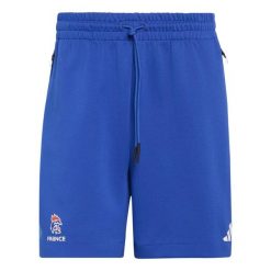 Krótkie francuskie spodenki Travel 2026/27. Niebieskie szorty męskie Adidas, bez kołnierzyka. Za 294.50 zł.