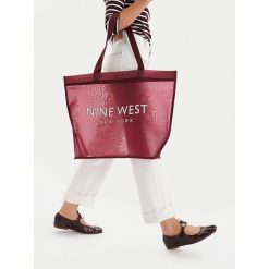 Torebka Nine West. Czerwone torebki klasyczne damskie Nine West, bez wzorów, bez dodatków. Za 79.99 zł.