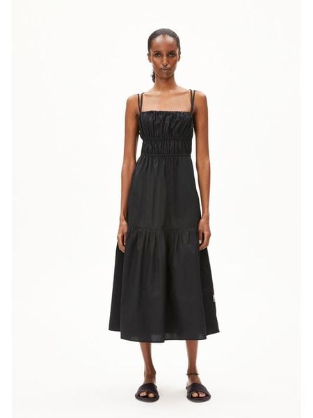 Armedangels Sukienka "Hetmalaa" w kolorze czarnym rozmiar: M. Czarne sukienki damskie ARMEDANGELS, m, bez wzorów, z bawełny, bez kołnierzyka, bez ramiączek, maxi, rozkloszowane. Za 457.95 zł.