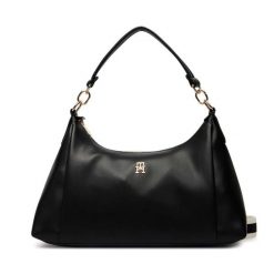 Torebka Tommy Hilfiger. Czarne torebki klasyczne damskie Tommy Hilfiger, bez wzorów, bez dodatków. Za 529.99 zł.