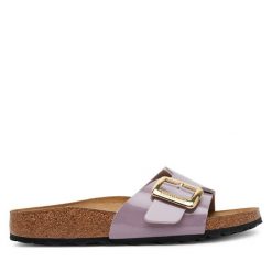 Klapki Birkenstock. Czerwone klapki damskie Birkenstock, bez wzorów, bez obcasa. Za 399.99 zł.