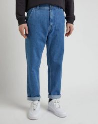 MESKIE SPODNIE LEE 90S PANT BLUE LINES MID 112332739. Niebieskie spodnie materiałowe męskie Lee, bez wzorów, z jeansu. Za 219.99 zł.